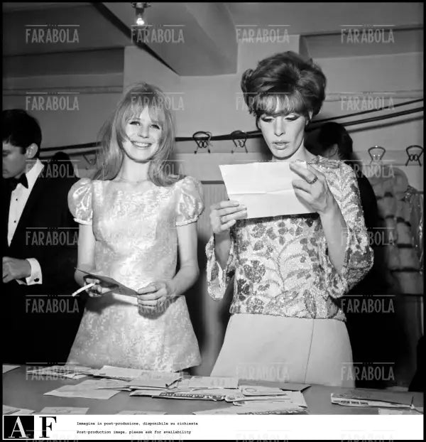 Marianne Faithfull e Ornella Vanoni, Festival di Sanremo, 1967 - Farabola Immagine digitale