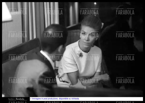Marina Doria con il giornalista Sergio Maier, Ginevra, 1967 - Farabola Immagine digitale