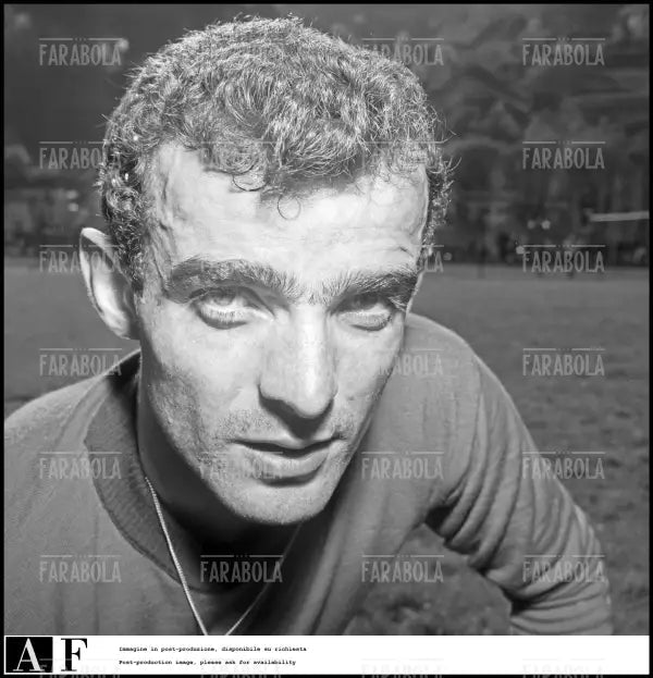 Mario Corso durante il ritiro dell'Italia in preparazione dei Mondiali, San Pellegrino, 1962 - Farabola Immagine digitale