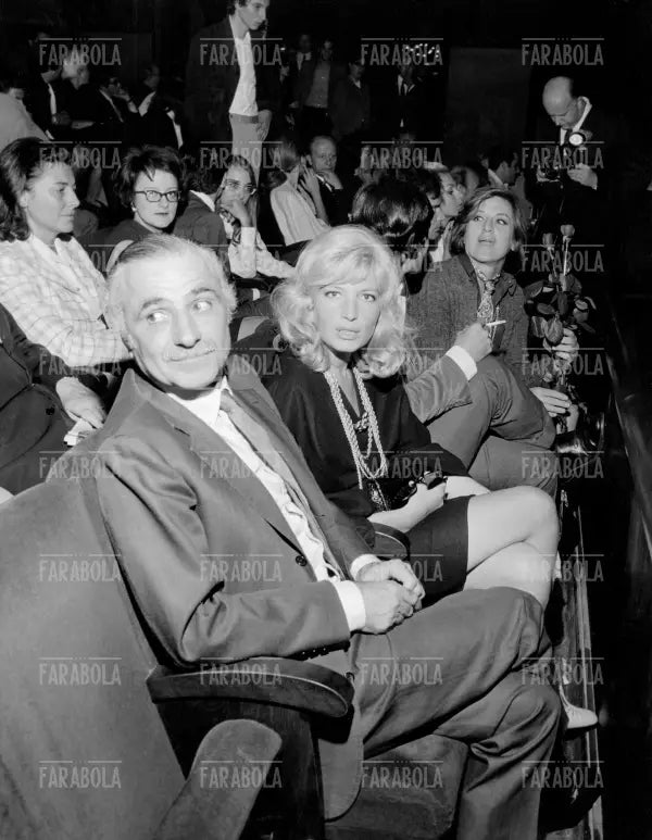 Mario Monicelli e Monica Vitti all'anteprima de La ragazza con la pistola, Milano, 1968 - Farabola Immagine digitale