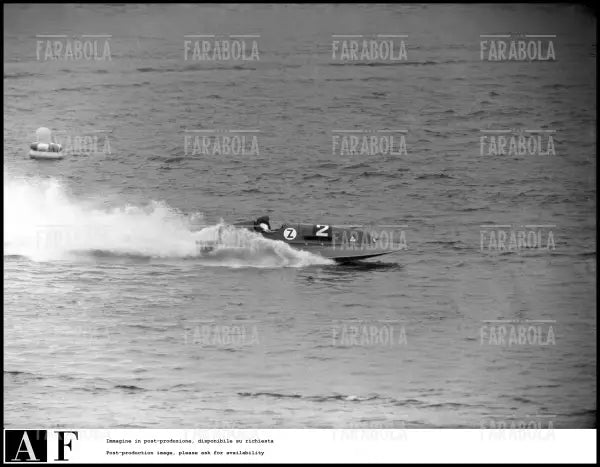 Mario Verga ai Mondiali di Motonautica all'Idroscalo, Milano, 1953 - Farabola Immagine digitale