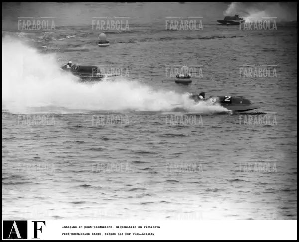 Mario Verga ai Mondiali di Motonautica all'Idroscalo, Milano, 1953 - Farabola Immagine digitale