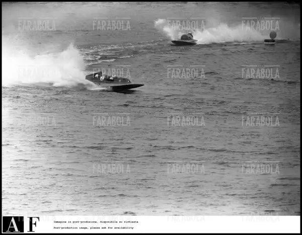 Mario Verga ai Mondiali di motonautica all'Idroscalo, Milano, 1953 - Farabola Immagine digitale