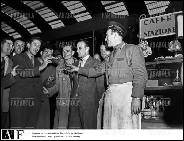 Maroso e Ballarin in stazione, 1948 - Farabola Immagine digitale