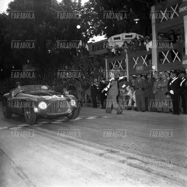 Marzotto e Crosara su Ferrari 340 MM, Mille Miglia, 1953 - Farabola Immagine digitale