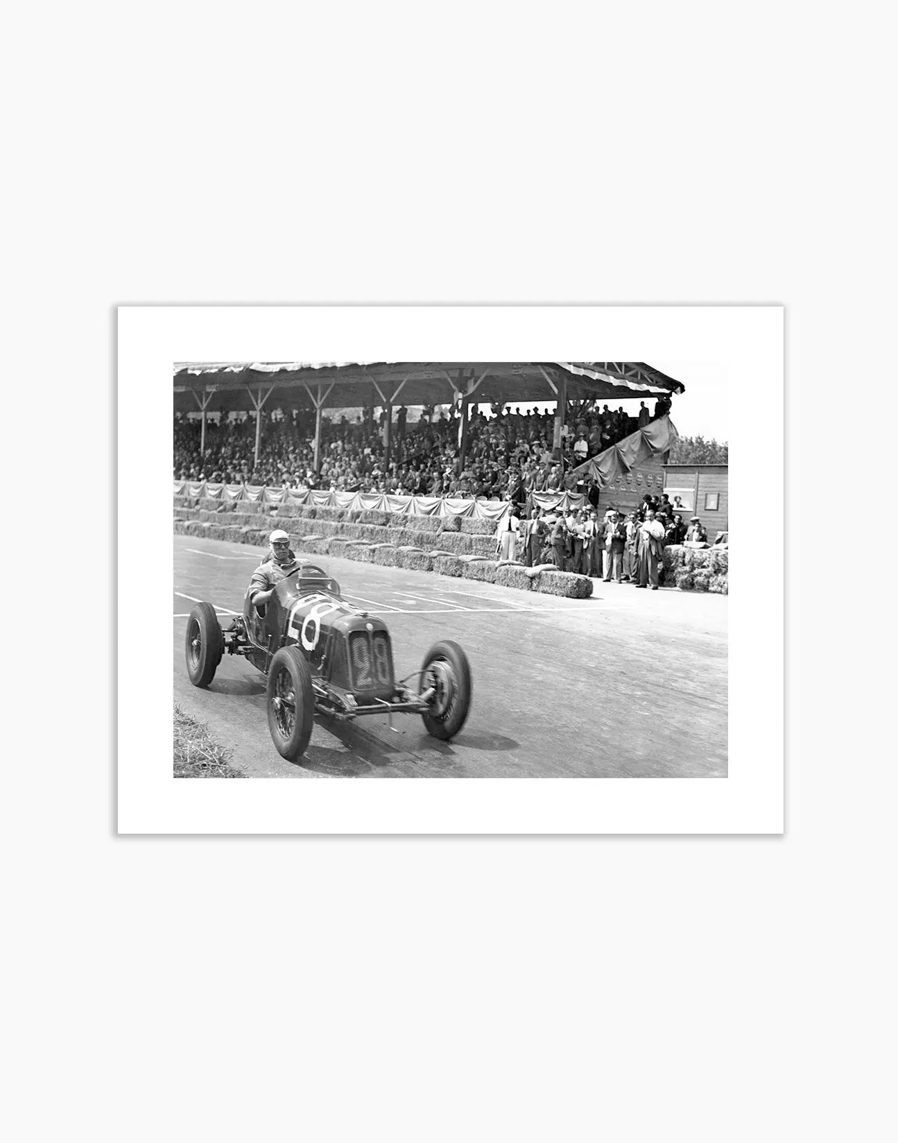 Maserati sul circuito della Superba, Genova 1937 - Farabola Fotografia