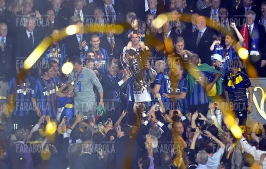 Massimo Moratti con la Coppa dei Campioni, Madrid, 2010 - Farabola Immagine digitale