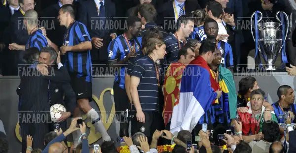 Massimo Moratti e José Mourinho con la Coppa dei Campioni, Madrid, 2010 - Farabola Immagine digitale