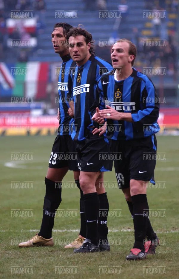 Materazzi, Vieri e Cambiasso, Inter vs Sampdoria, 2005 - Farabola Immagine digitale