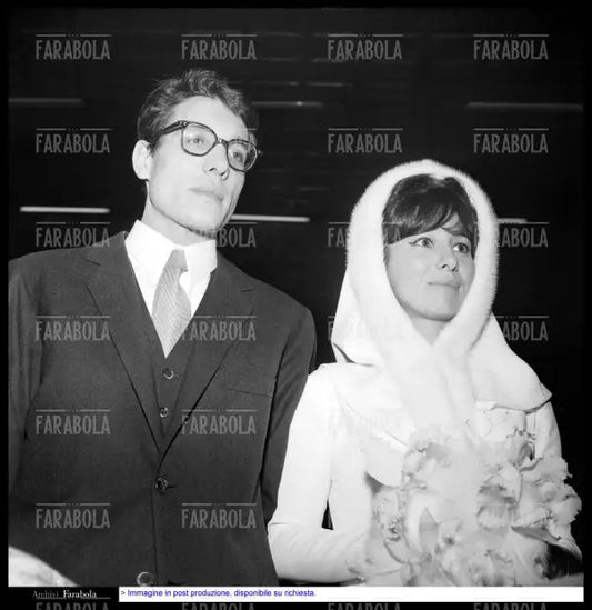 Matrimonio di Enzo Jannacci e Giuliana Orefice, Milano, 1967 - Farabola Immagine digitale