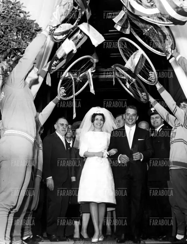 Matrimonio di Sante Gaiardoni ed Elsa Quarta, Corsico, 1964 - Farabola Immagine digitale