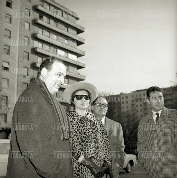 Mauro Bolognini, la principessa Soraya, Dino De Lauretis e Franco Indovina, Milano, 1965 - Farabola Immagine digitale