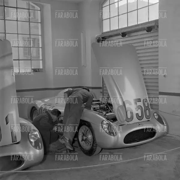 Mercedes Benz 300 SLR di Juan Manuel Fangio, Mille Miglia, 1955 - Farabola Immagine digitale