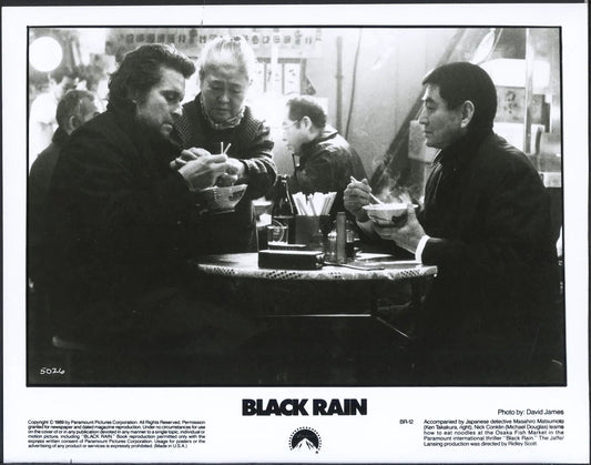 Michael Douglas e Ken Takakura 1989 Ft 37536 - Stampa 20x25 cm - Farabola Stampa ai sali d'argento
