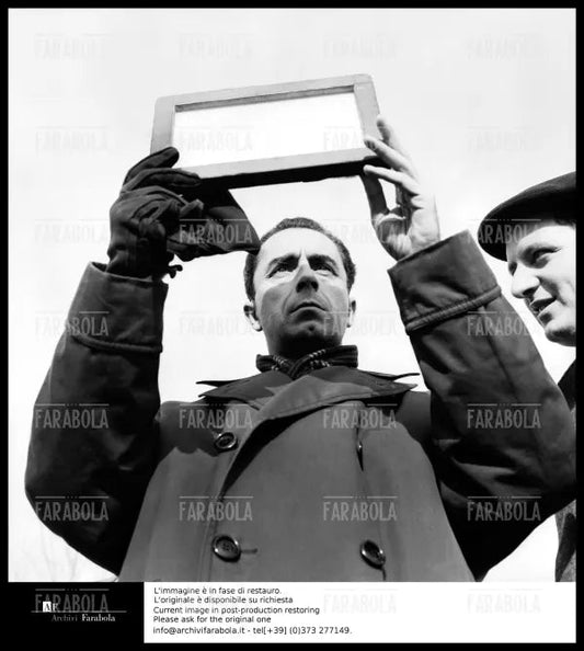 Michelangelo Antonioni sul set del film Il Grido, 1956 - Farabola Immagine digitale