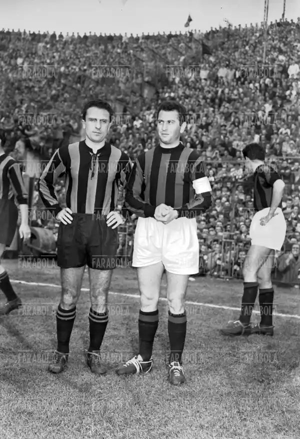 Miglioli e Bonomi, Inter vs Milan, 1949 - Farabola Immagine digitale