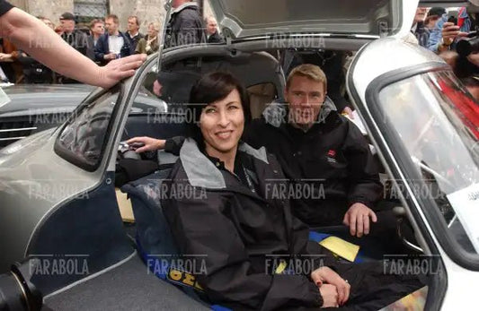 Mika Hakkinen con la moglie, Mille Miglia, 2004 - Farabola Immagine digitale