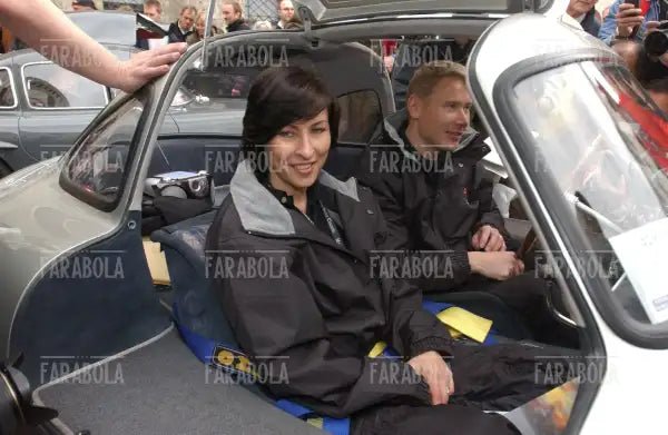 Mika Hakkinen con la moglie, Mille Miglia, 2004 - Farabola Immagine digitale