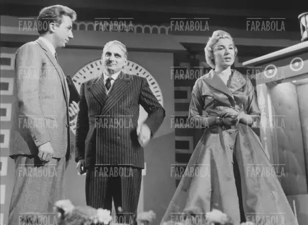 Mike Bongiorno ed Edy Campagnoli, Lascia o Raddoppia, 1956 - Farabola Immagine digitale