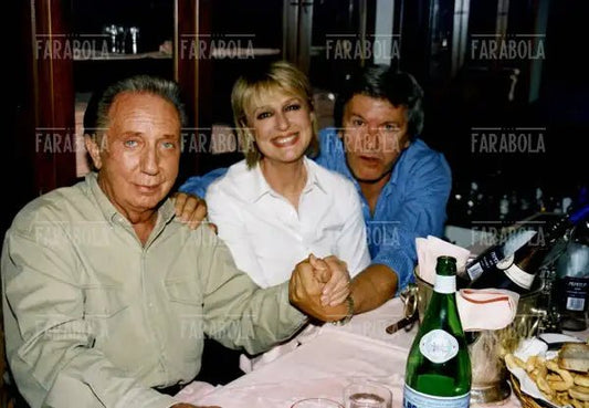 Mike Bongiorno, Gianni Brezza e Loretta Goggi, 2000 - Farabola Immagine digitale