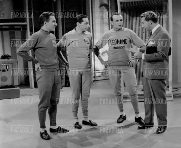 Mike Bongiorno, Roger Riviere, Fausto Coppi ed Ercole Baldini, 1958 - Farabola Immagine digitale