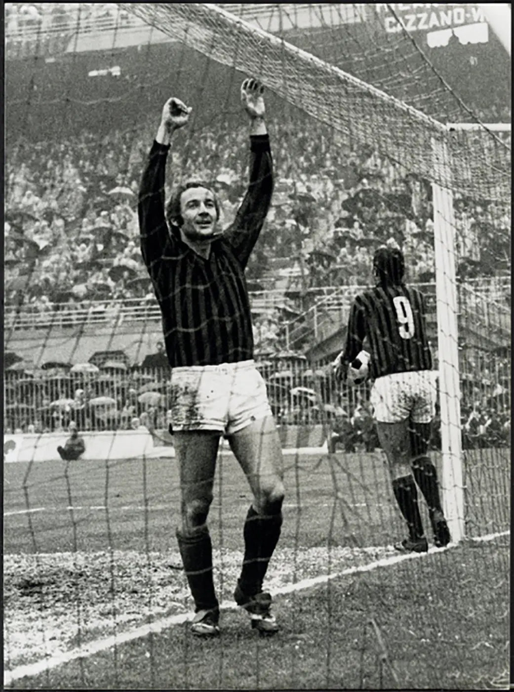 Milan Chiarugi esulta dopo gol al derby 1975 Ft 5735 - Stampa 24x18 cm - Farabola Stampa ai sali d'argento