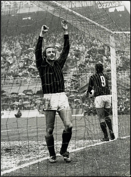 Milan Chiarugi esulta dopo gol al derby 1975 Ft 5735 - Stampa 24x18 cm - Farabola Stampa ai sali d'argento
