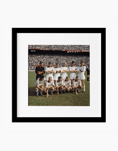 Milan, Formazione, 1966 — stampa fine art con cornice nera