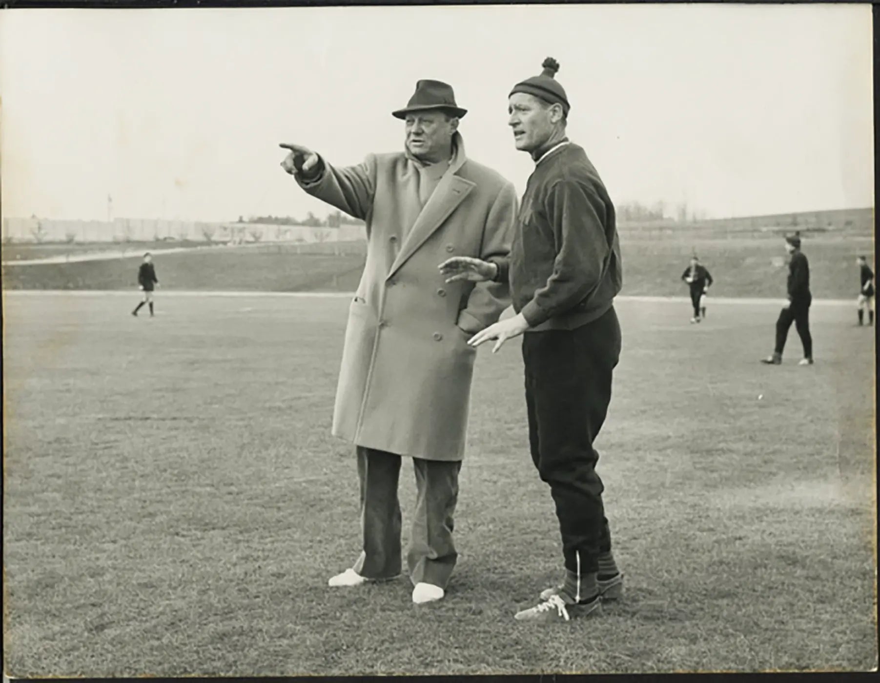 Milan Viani e Liedholm a Milanello 1963 Ft 5451 - Stampa 21x27 cm - Farabola Stampa ai sali d'argento
