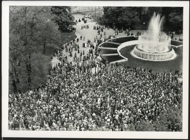 Milano Piazza Castello anni 50 Ft 3675 - Stampa 24x18 cm - Farabola Stampa ai sali d'argento (anni 90)