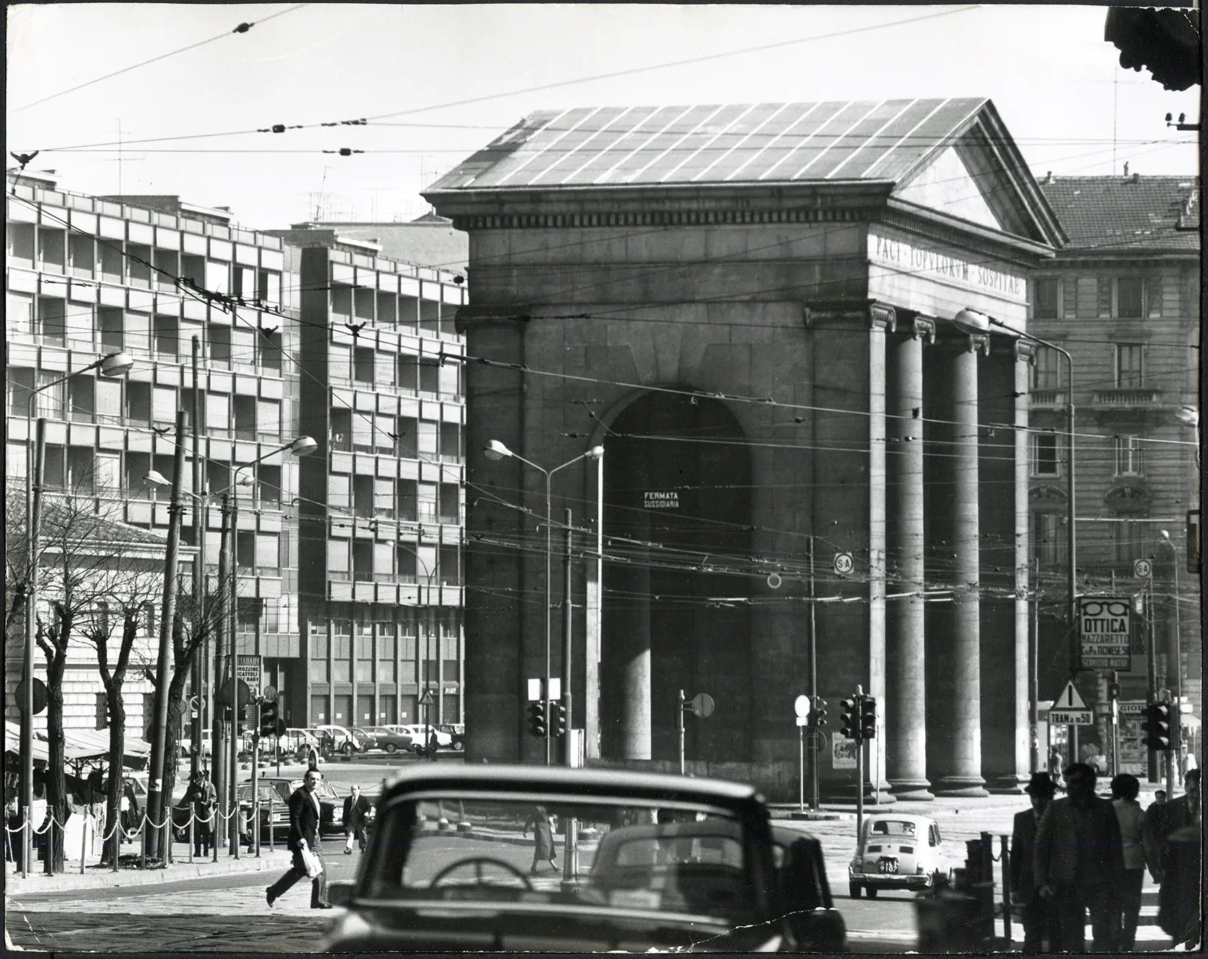 Milano Piazzale XXIV Maggio 1974 Ft 36100 - Stampa 24x30 cm - Farabola Stampa ai sali d'argento