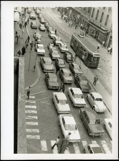 Milano Traffico in via Orefici 1973 Ft 3665 - Stampa 24x18 cm - Farabola Stampa ai sali d'argento (anni 90)