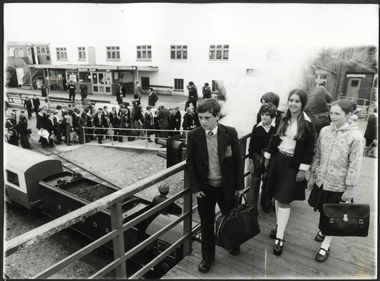 Mini - treno scuolabus a Londra 1977 Ft 36133 - Stampa 20x15 cm - Farabola Stampa ai sali d'argento