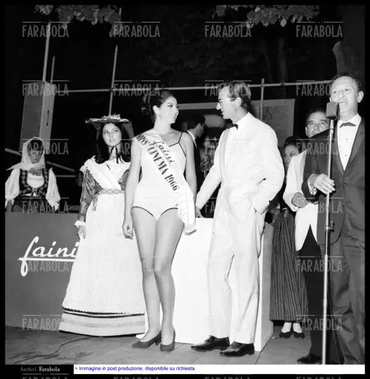 Miss Cinema Luciana Vincenzi e Carlo Lizzani, Miss Italia, 1966 - Farabola Immagine digitale