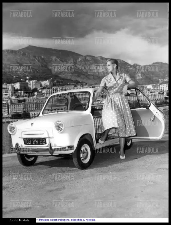 Modella con ACMA Vespa 400, Monte Carlo, 1957 - Farabola Immagine digitale