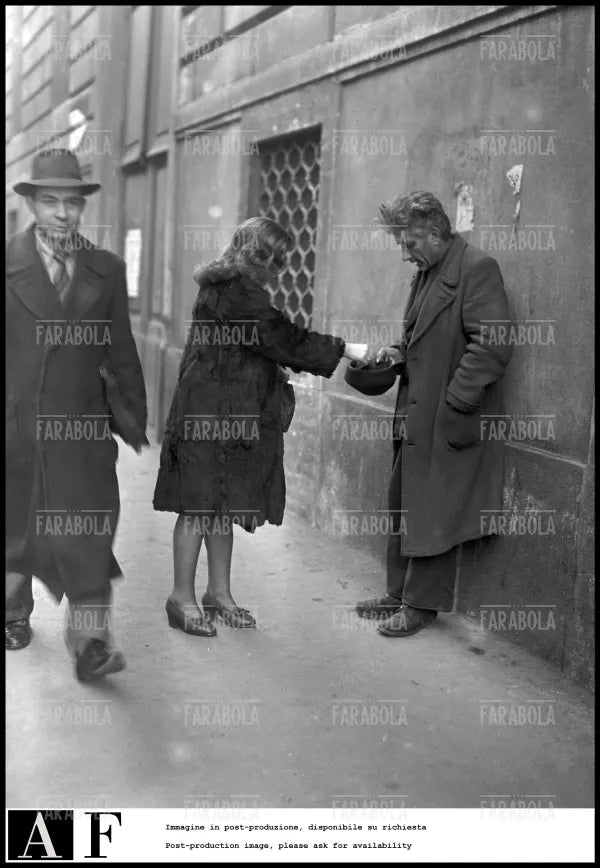 Modella della scuola libera di nudo all'Accademia di Brera, Milano, 1946 - Farabola Immagine digitale