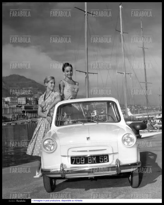 Modelle con ACMA Vespa 400, Monte Carlo, 1957 - Farabola Immagine digitale