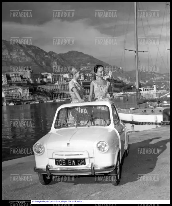 Modelle con ACMA Vespa 400, Monte Carlo, 1957 - Farabola Immagine digitale