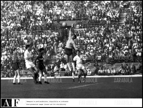 Mondiali di calcio in Cile, Cile vs Jugoslavia, 1962 - Farabola Immagine digitale