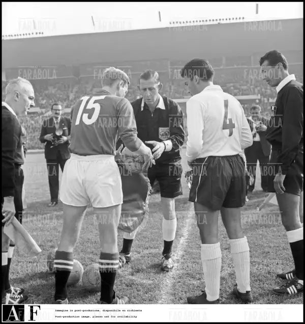 Mondiali di calcio in Cile, partita Cile vs Svizzera, 1962 - Farabola Immagine digitale