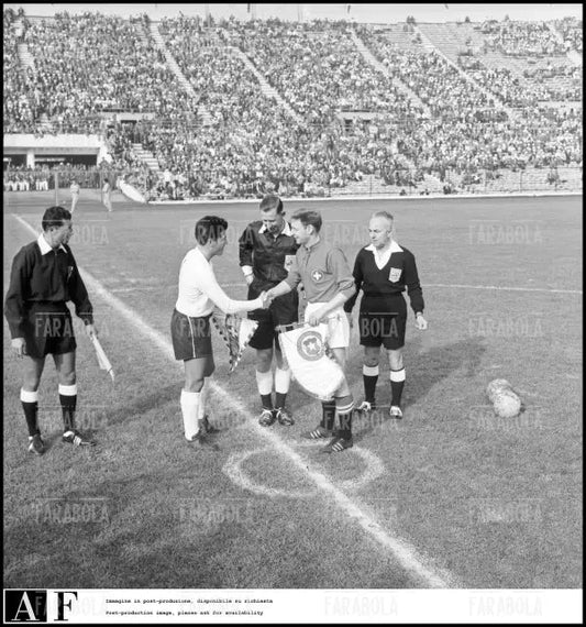 Mondiali di calcio in Cile, partita Cile vs Svizzera, 1962 - Farabola Immagine digitale