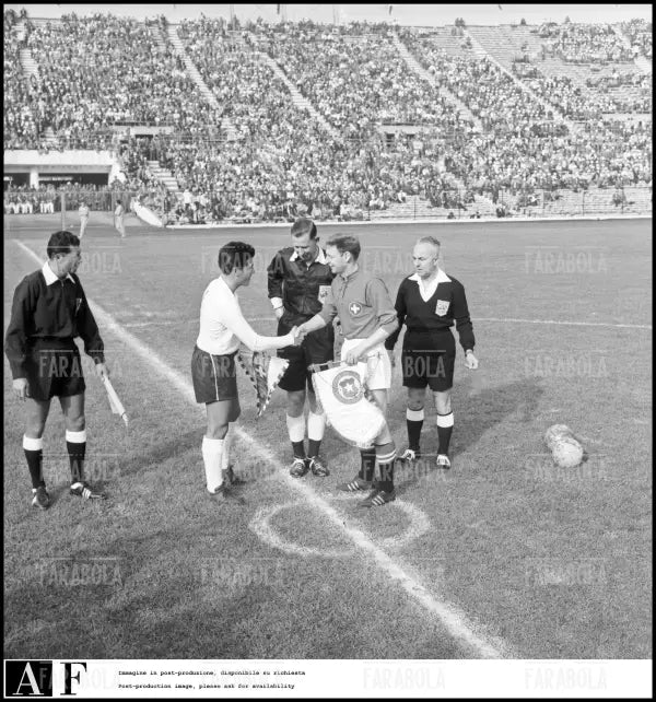 Mondiali di calcio in Cile, partita Cile vs Svizzera, 1962 - Farabola Immagine digitale
