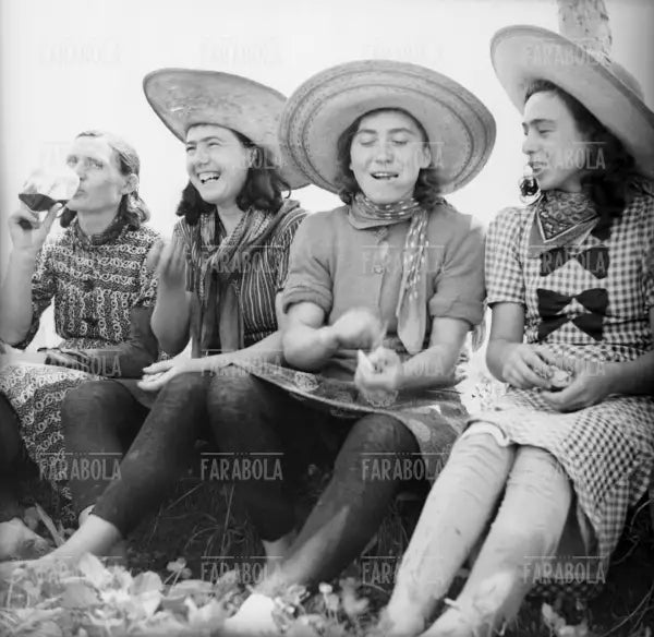 Mondine in una risaia, 1947 - Farabola Immagine digitale