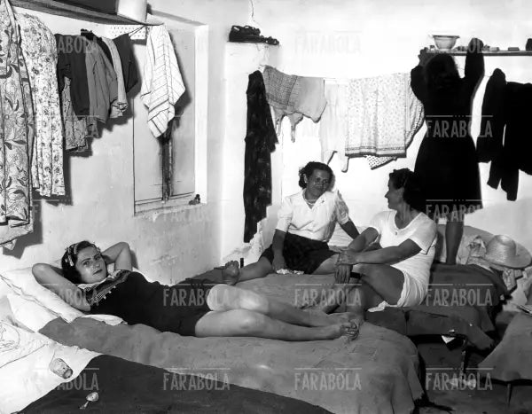 Mondine si riposano, 1950 - Farabola Immagine digitale