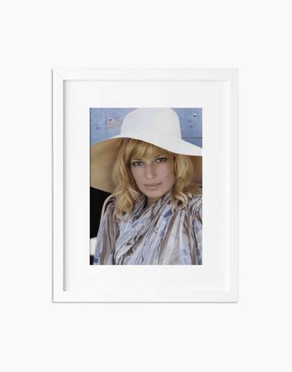 Monica Vitti, 1973 — stampa fine art con cornice bianca