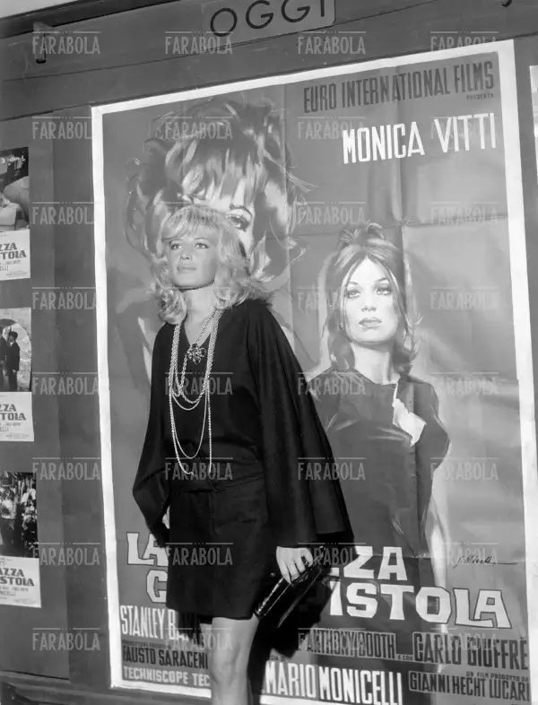 Monica Vitti all'anteprima de La ragazza con la pistola, Milano, 1968 - Farabola Immagine digitale