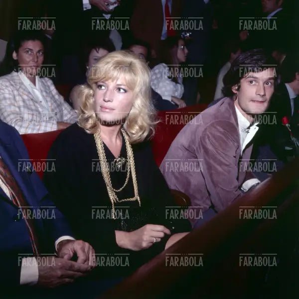 Monica Vitti all'anteprima del film La ragazza con la pistola, Milano, 1968 - Farabola Immagine digitale