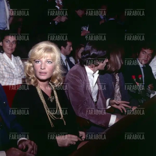 Monica Vitti all'anteprima del film La ragazza con la pistola, Milano, 1968 - Farabola Immagine digitale