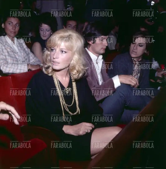 Monica Vitti all'anteprima del film La ragazza con la pistola, Milano, 1968 - Farabola Immagine digitale