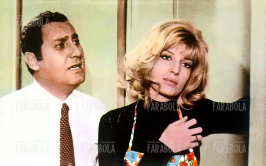 Monica Vitti e Alberto Sordi nel film Amore mio aiutami, 1969 - Farabola Immagine digitale